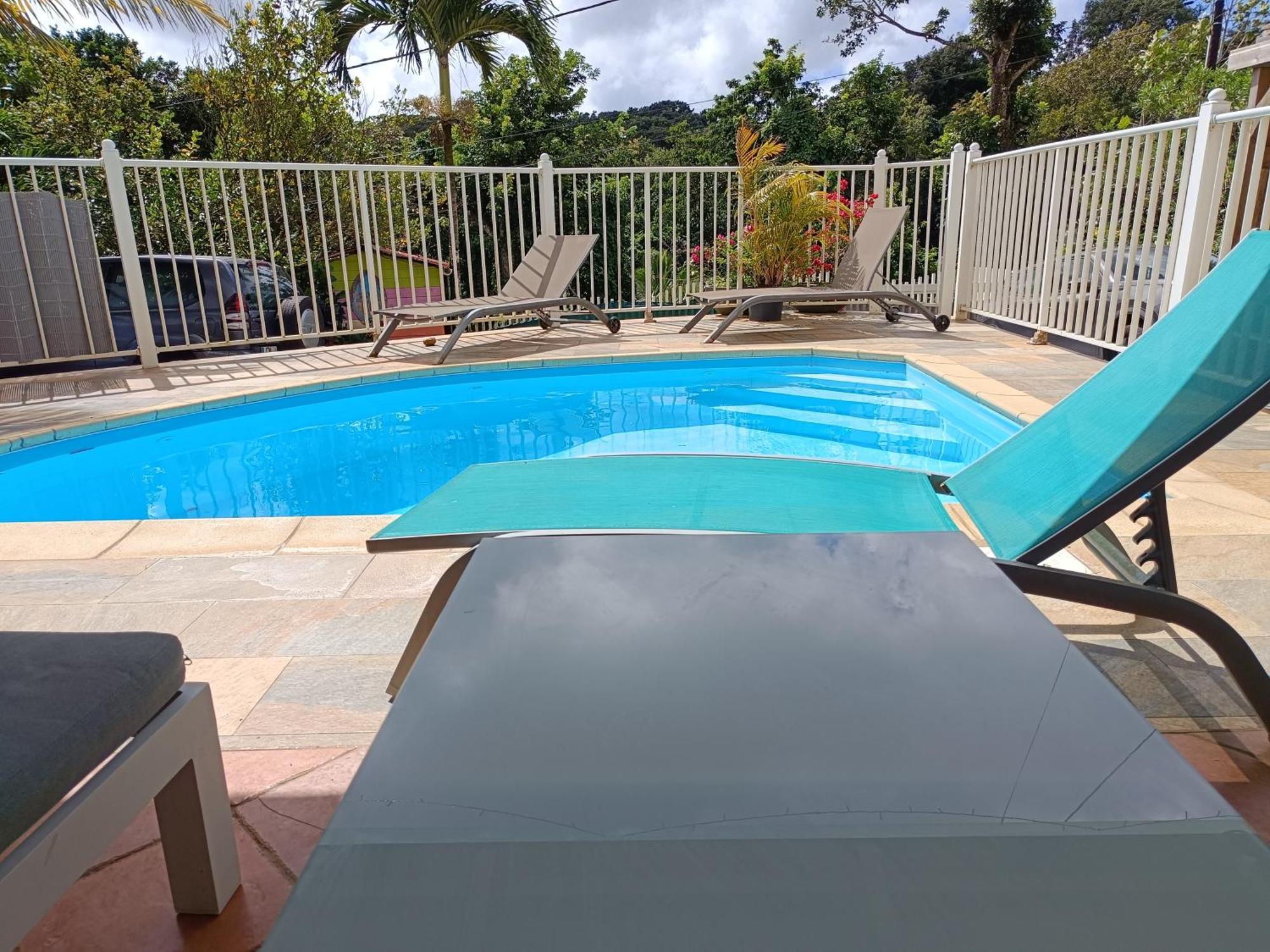 Douceur Des Hauteurs Bas De Villa, Piscine Privee Sainte-Luce Extérieur photo